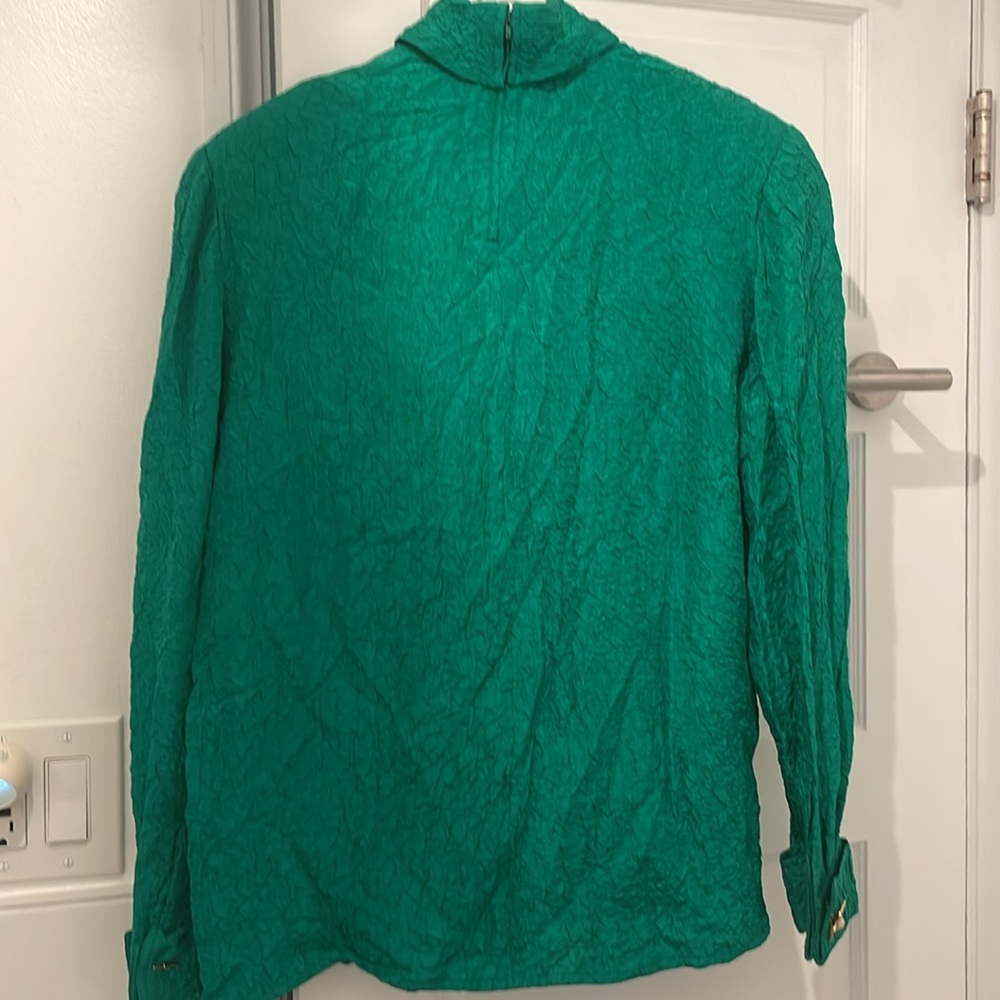 Valentino Miss V 100% silk Green Blouse with Gold Flower Buttons - Picture 3 of 5
